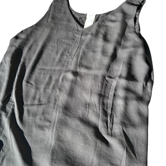 Chicos 3 (22-24) women’s reversible raised floral texture, black tank top - Picture 8 of 9